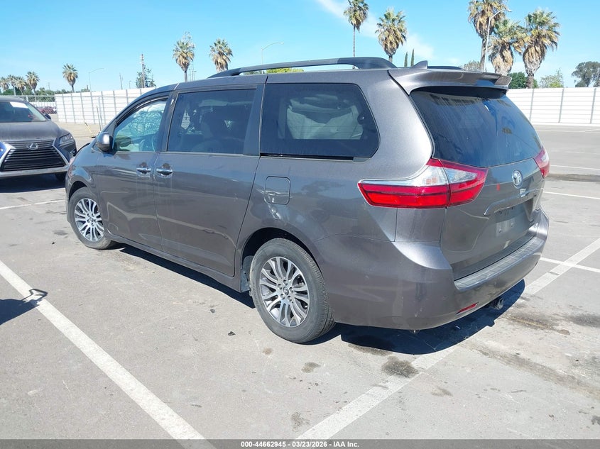 2018 Toyota Sienna Xle 8 Passenger