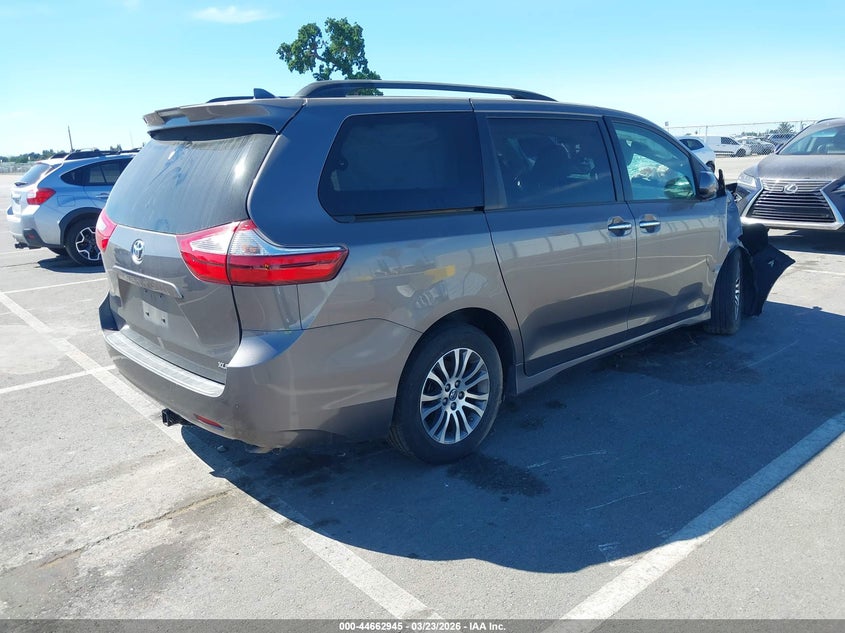 2018 Toyota Sienna Xle 8 Passenger