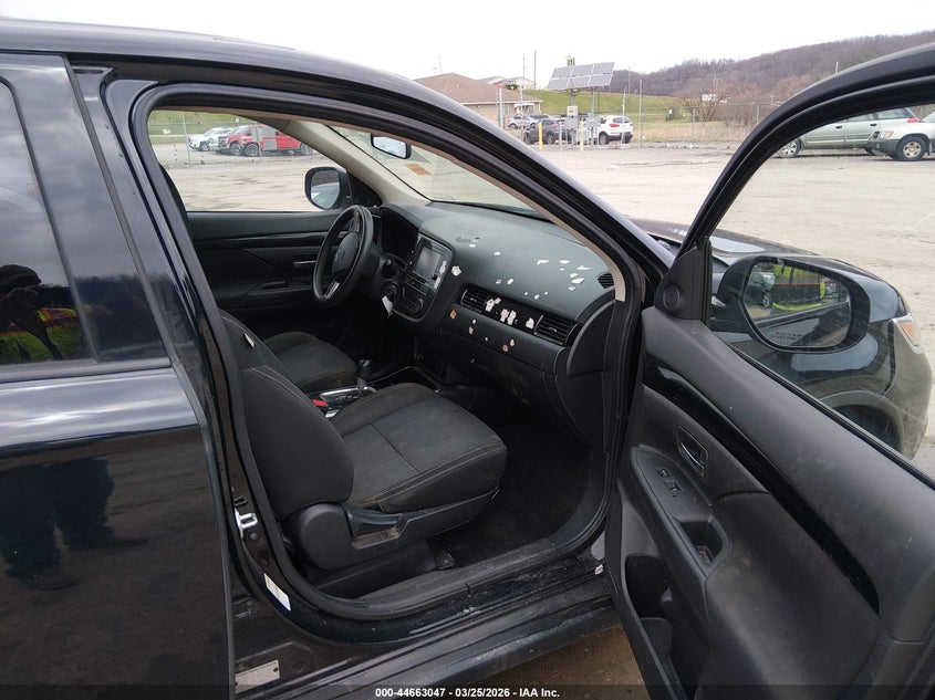 2019 Mitsubishi Outlander Es