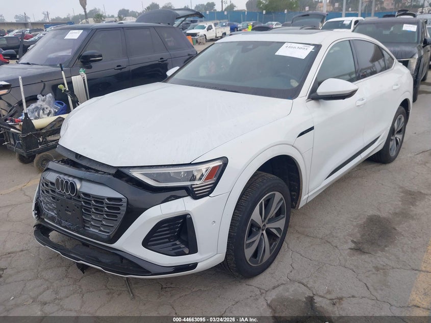 Vin: wa1caage6rb016572, lot: 45160135, audi q8 e-tron s line premium plus quattro 20242