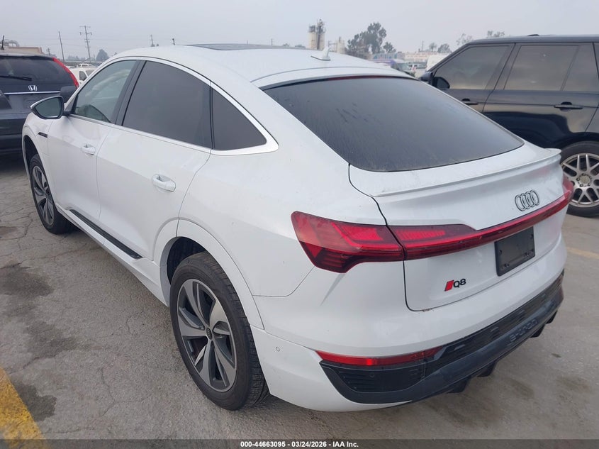 Vin: wa1caage6rb016572, lot: 45160135, audi q8 e-tron s line premium plus quattro 20243