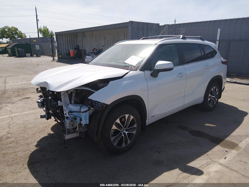 2025 Toyota Highlander Hybrid Xle