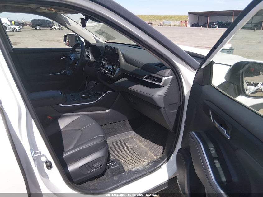 2025 Toyota Highlander Hybrid Xle