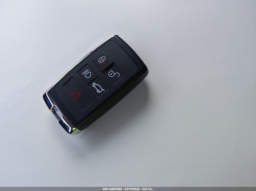 2025 Land Rover Defender 110 P300 VIN: SALEJ7EXXS2357820 Lot: 44663569