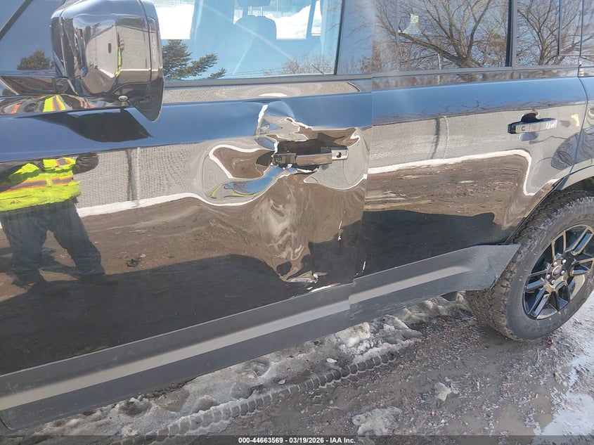 2025 Land Rover Defender 110 P300 VIN: SALEJ7EXXS2357820 Lot: 44663569