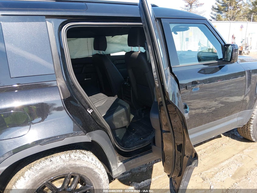2025 Land Rover Defender 110 P300 VIN: SALEJ7EXXS2357820 Lot: 44663569