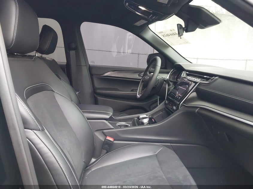 2025 Jeep Grand Cherokee Altitude X 4X2