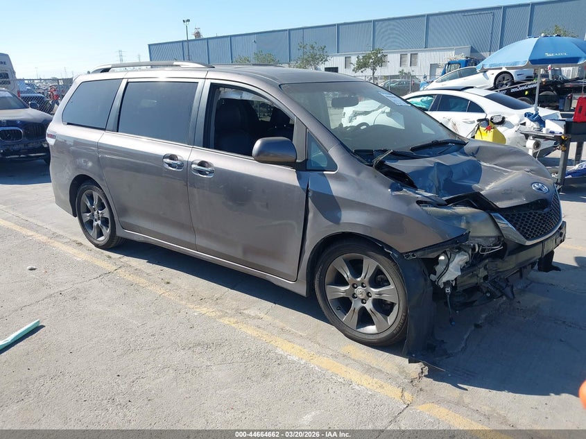 2015 Toyota Sienna Se Premium 8 Passenger