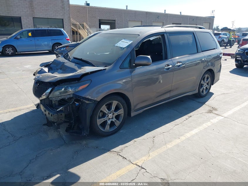 2015 Toyota Sienna Se Premium 8 Passenger