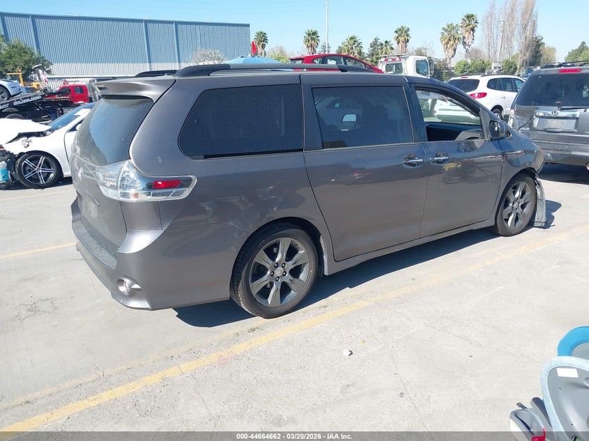 2015 Toyota Sienna Se Premium 8 Passenger