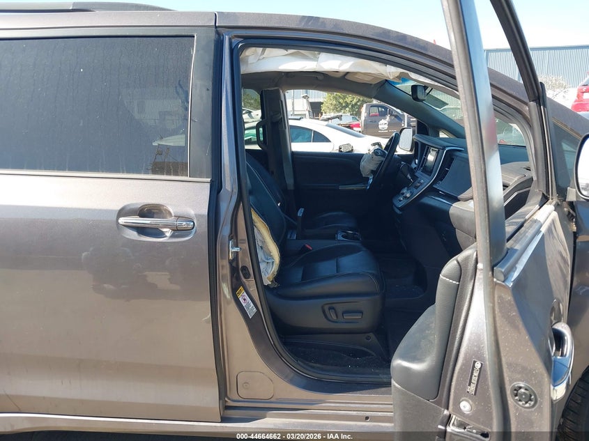 2015 Toyota Sienna Se Premium 8 Passenger