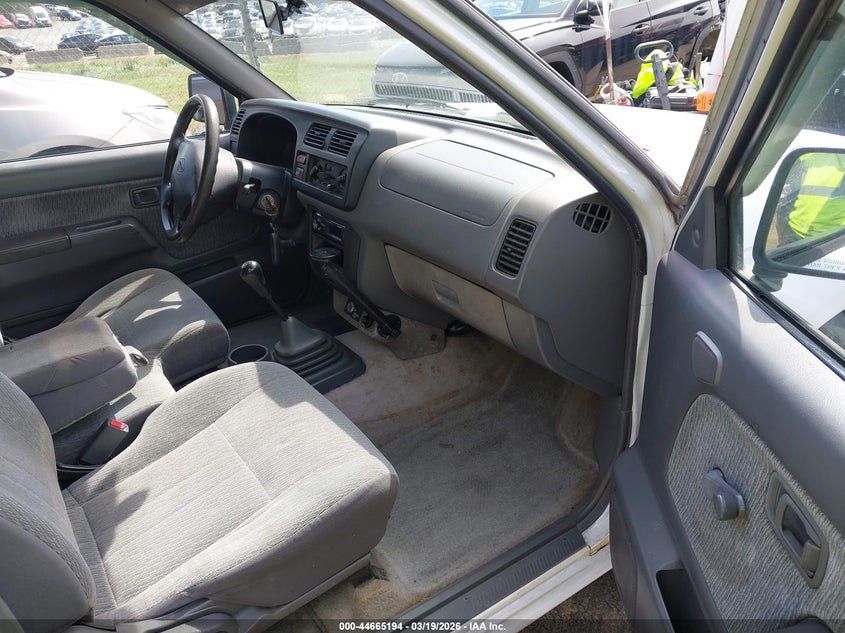 2000 Nissan Frontier Xe