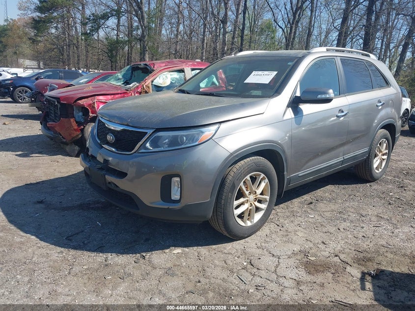 2015 KIA SORENTO auction photo 2