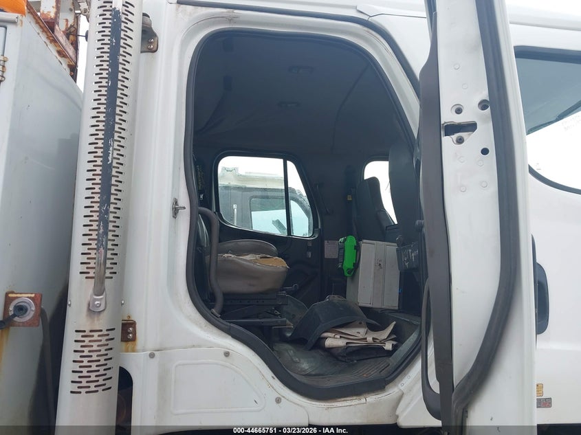 2012 OTHER FREIGHTLINER M2 106 HEAVY DUTY TRUCK N/A