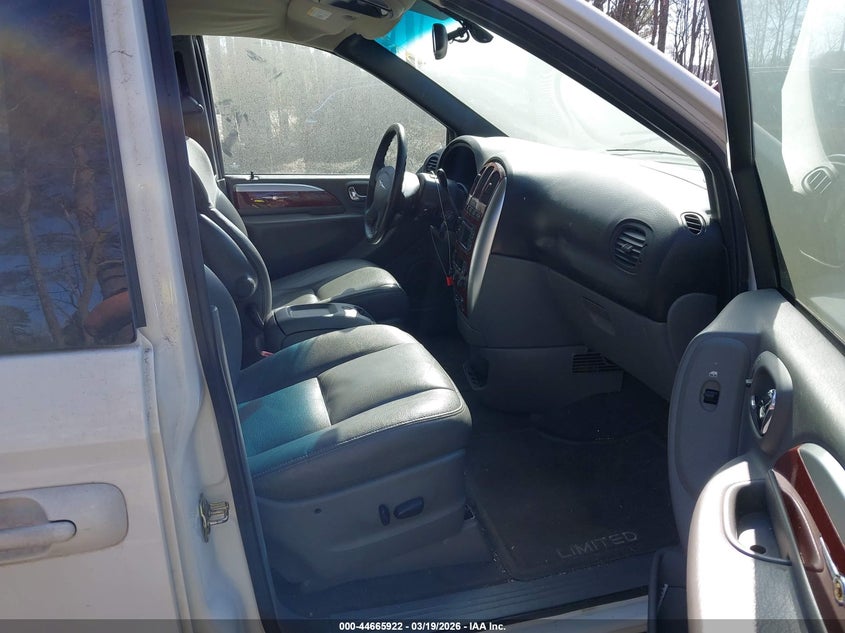 2005 Chrysler Town & Country Limited