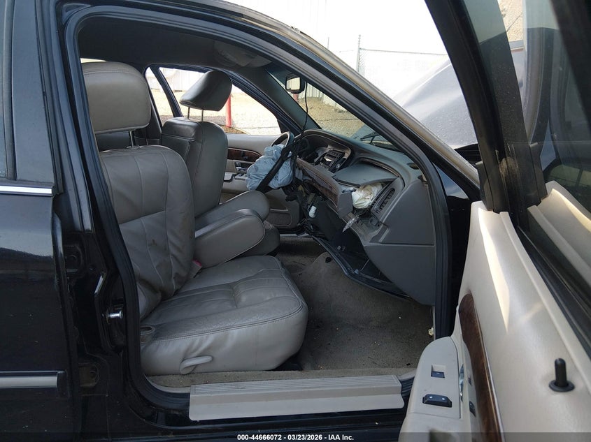 2010 MERCURY GRAND MARQUIS auction photo 5