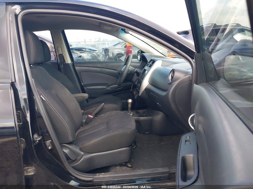 2015 Nissan Versa 1.6 Sv