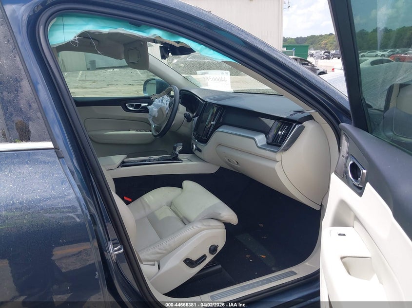 2019 VOLVO XC60 auction photo 5