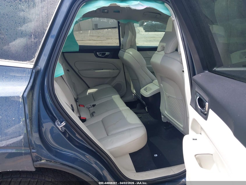 2019 VOLVO XC60 auction photo 8