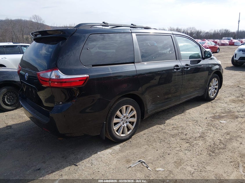 2017 Toyota Sienna Le 7 Passenger
