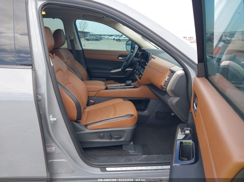 2024 Nissan Pathfinder Platinum Fwd