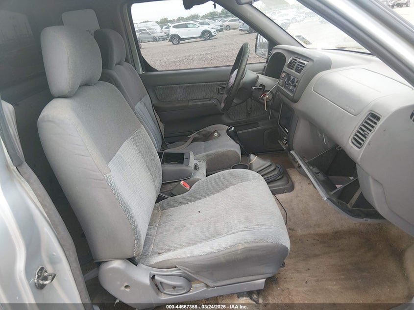 2000 Nissan Frontier Xe