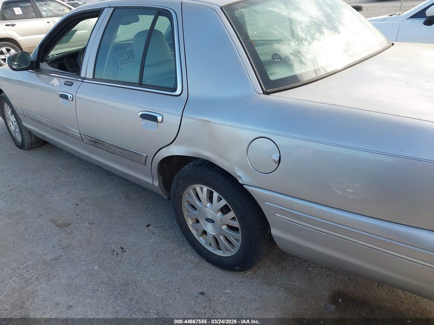 2005 Ford Crown Victoria Lx/Lx Sport VIN: 2FAFP74W35X102100 Lot: 44667555