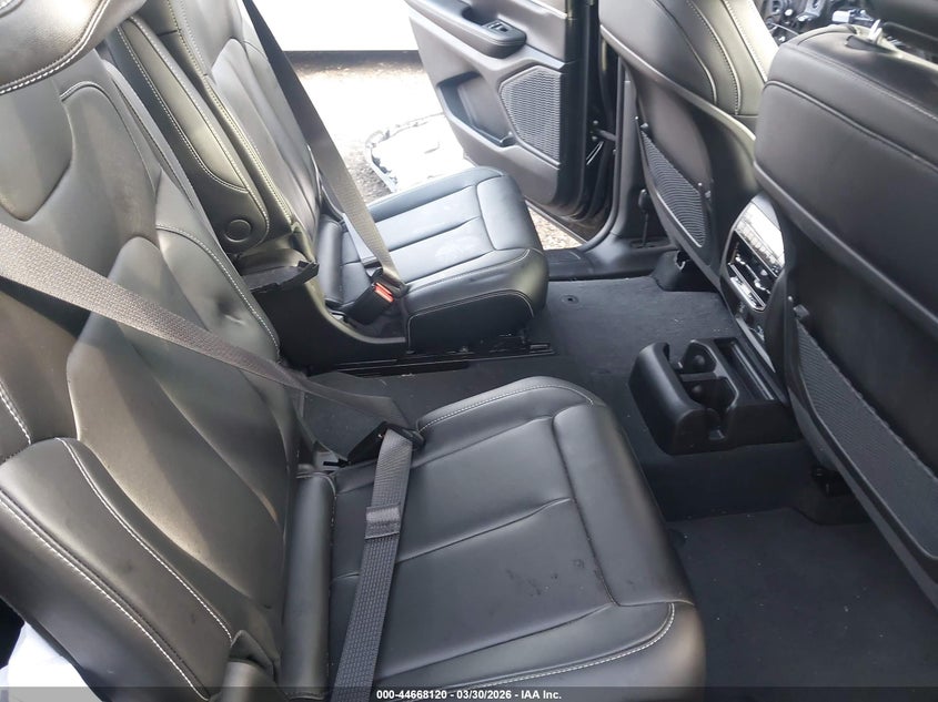2024 JEEP GRAND CHEROKEE L auction photo 8