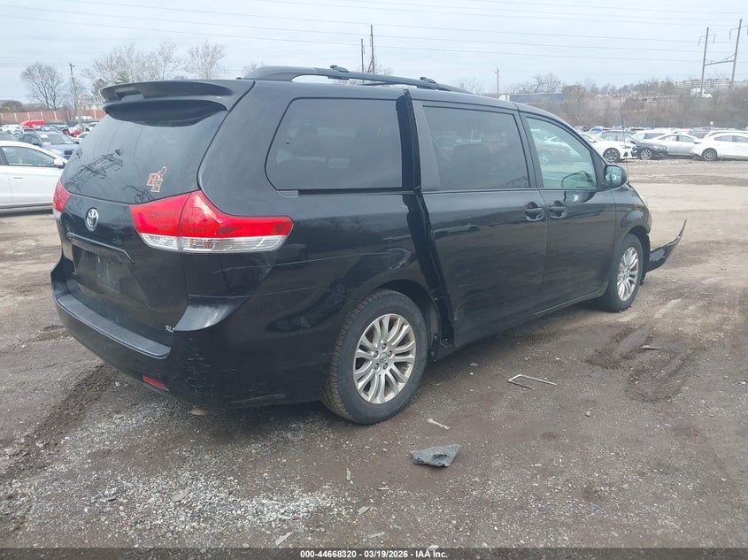 2014 Toyota Sienna Xle V6 8 Passenger