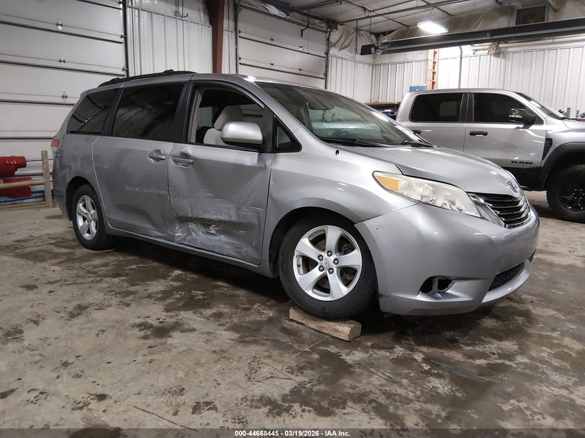 2011 Toyota Sienna Le V6