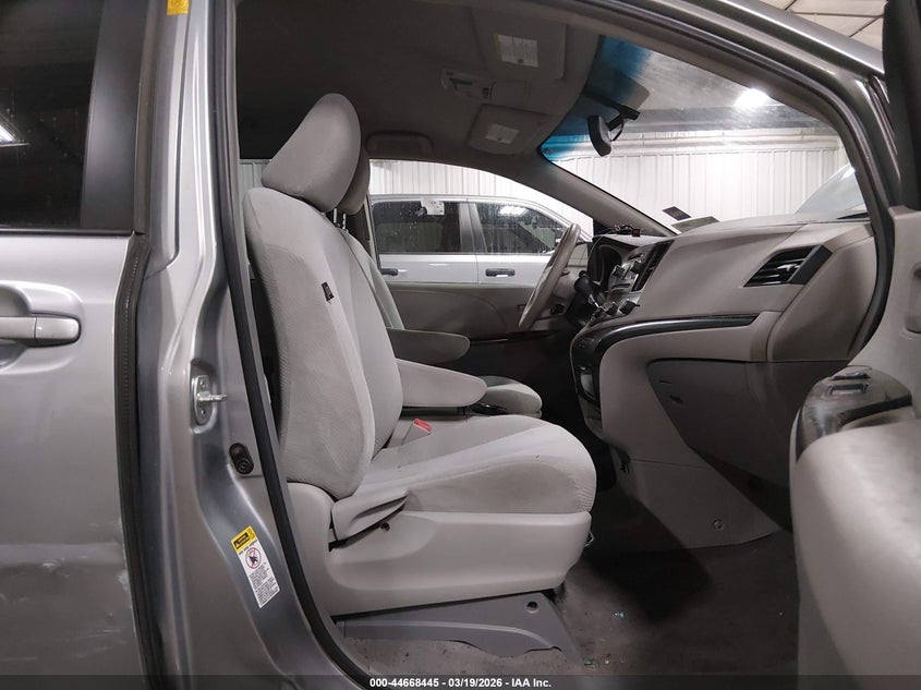 2011 Toyota Sienna Le V6