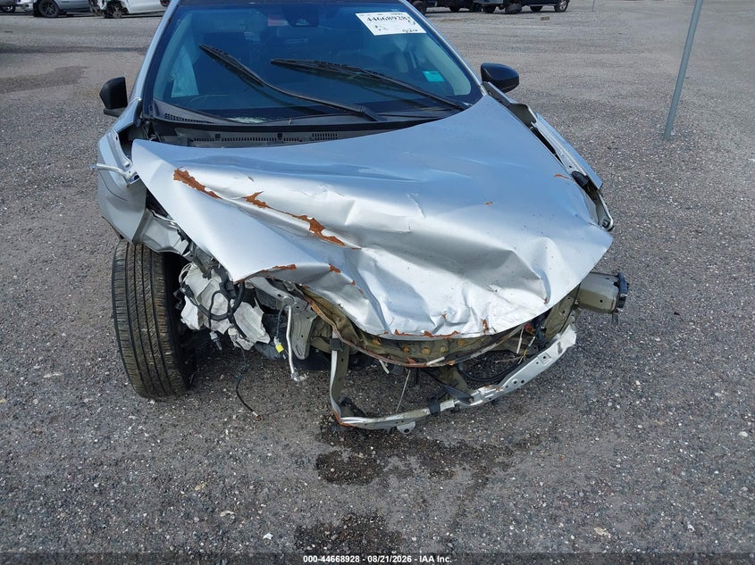 2017 TOYOTA COROLLA auction photo 6