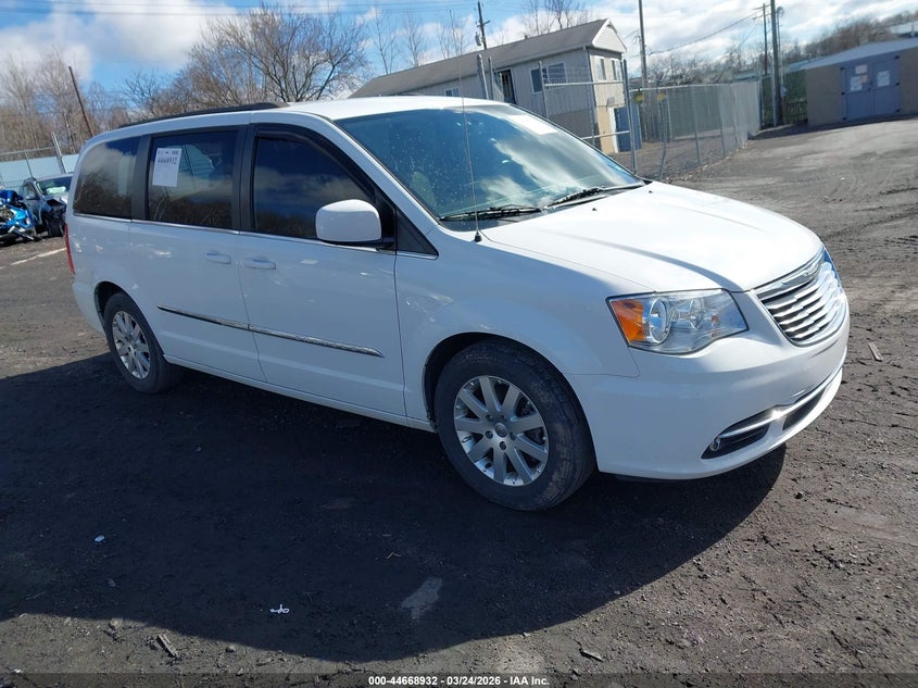 2016 Chrysler Town & Country Touring