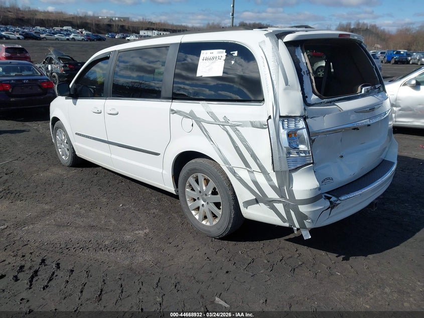 2016 Chrysler Town & Country Touring