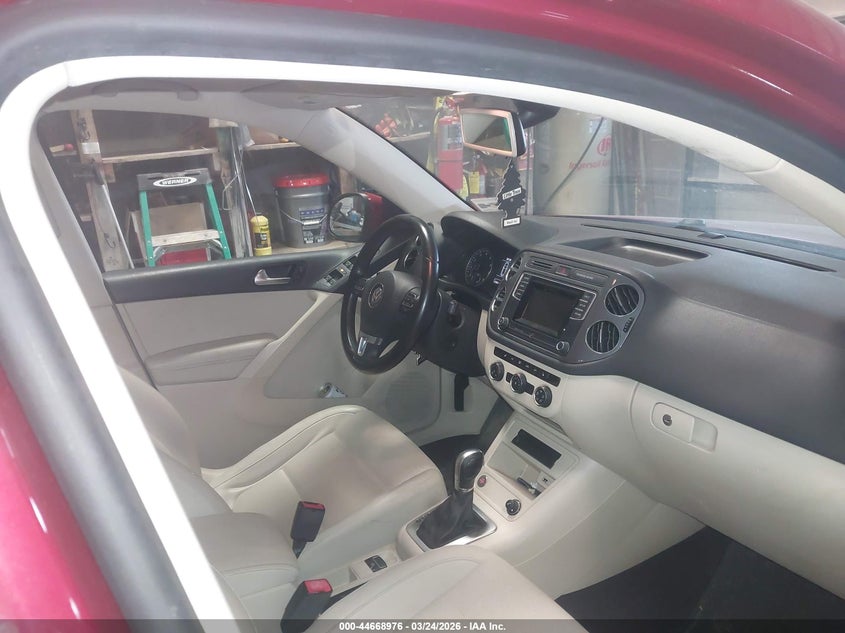 2016 VOLKSWAGEN TIGUAN auction photo 5