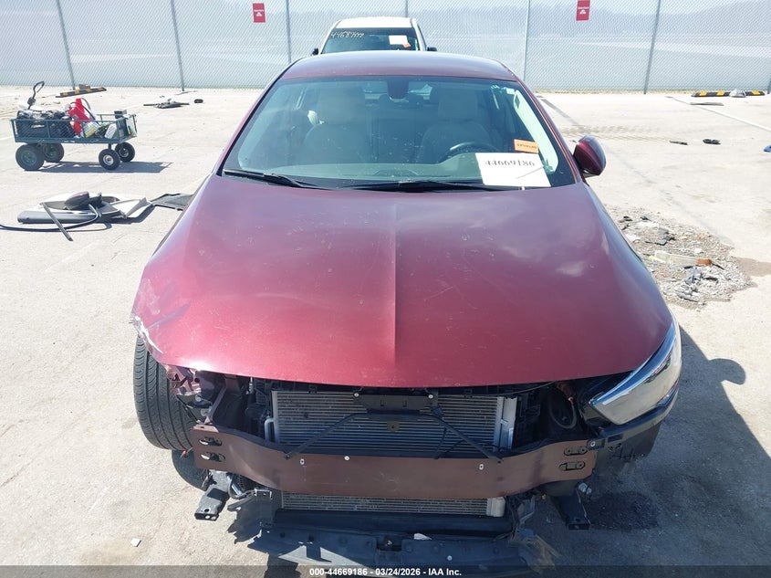 2018 Buick Regal Sportback Essence VIN: W04GP6SX6J1066663 Lot: 44669186