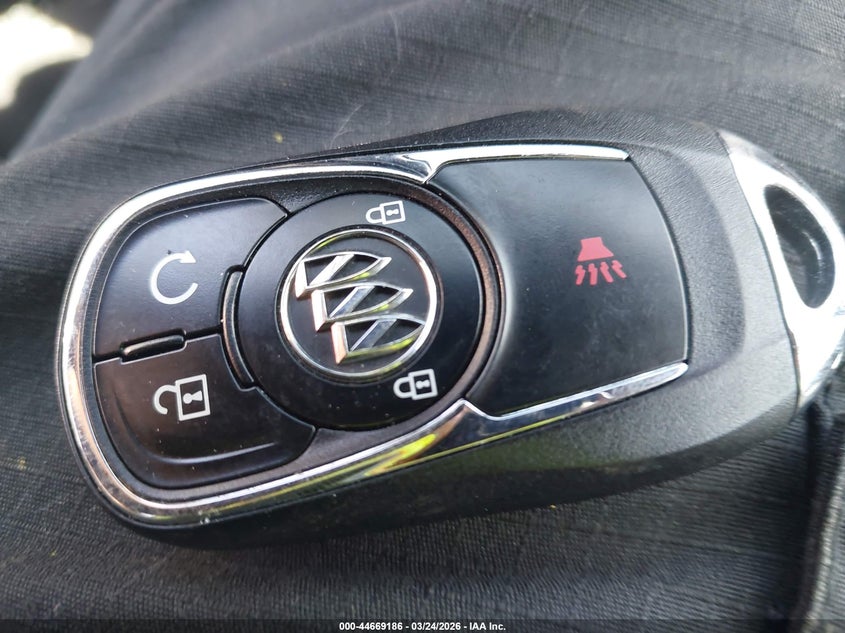 2018 Buick Regal Sportback Essence VIN: W04GP6SX6J1066663 Lot: 44669186