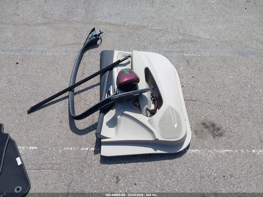 2018 Buick Regal Sportback Essence VIN: W04GP6SX6J1066663 Lot: 44669186