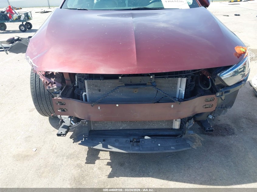 2018 Buick Regal Sportback Essence VIN: W04GP6SX6J1066663 Lot: 44669186