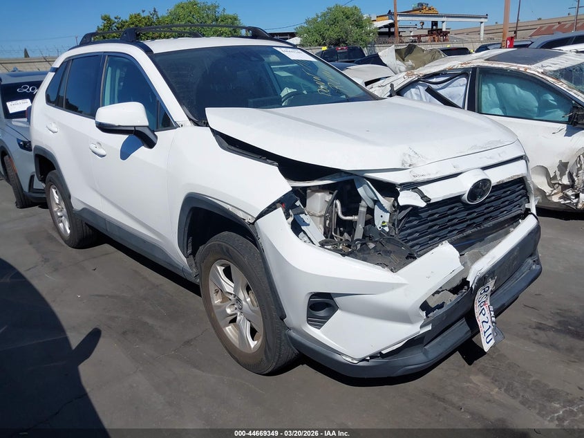 2020 TOYOTA RAV4 XLE