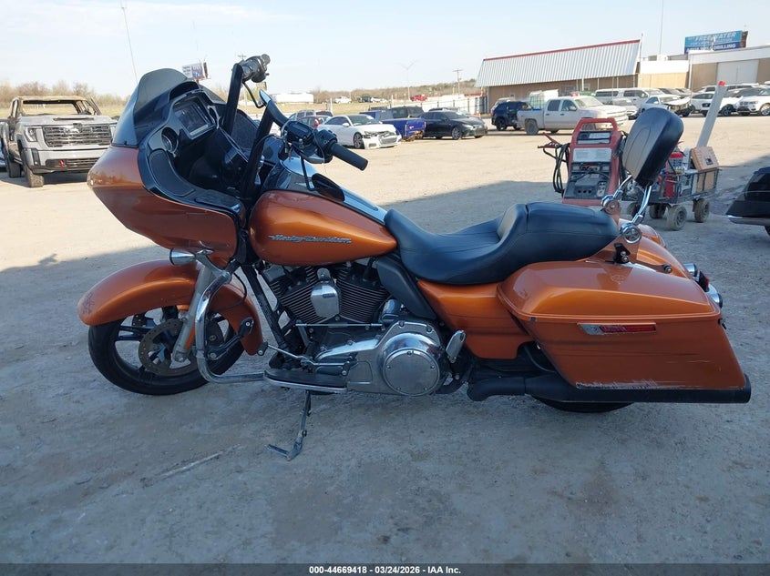 2015 Harley-Davidson Fltrxs Road Glide Special VIN: 1HD1KTM15FB650831 Lot: 44669418