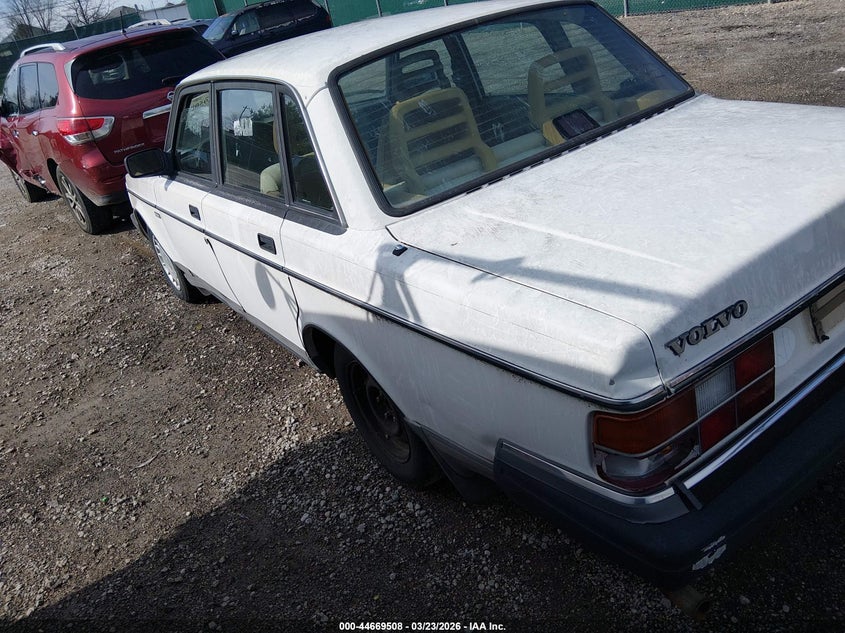 1992 VOLVO 240 auction photo 3