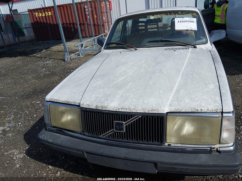 1992 VOLVO 240 auction photo 6