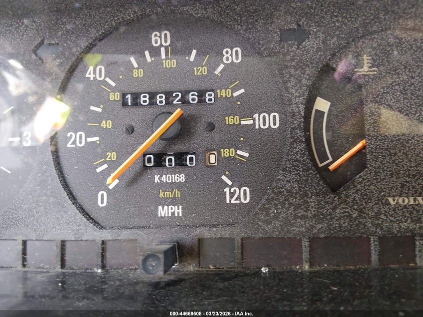 1992 VOLVO 240 auction photo 7