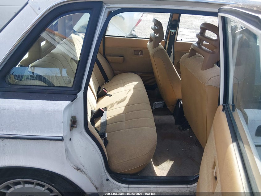 1992 VOLVO 240 auction photo 8