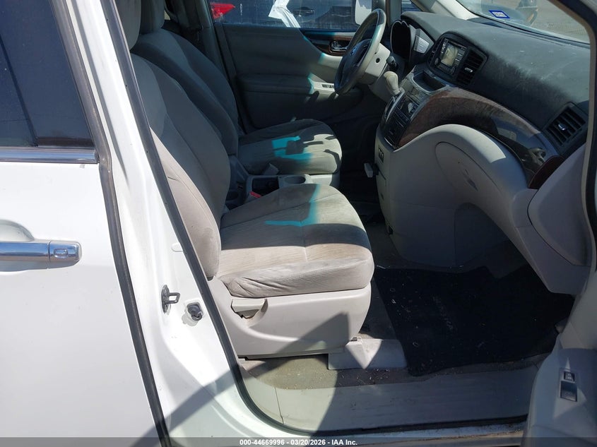 2014 Nissan Quest Sv