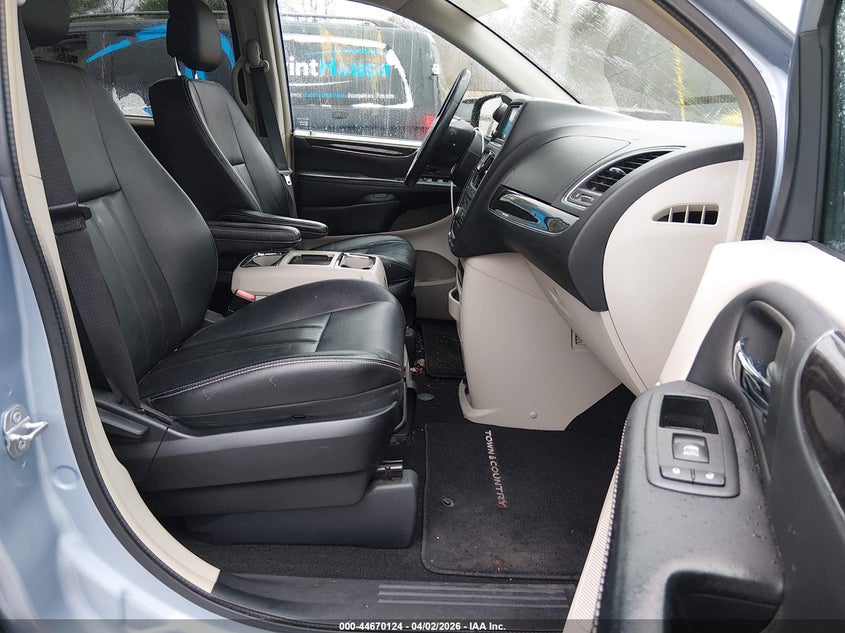 2016 Chrysler Town & Country Touring