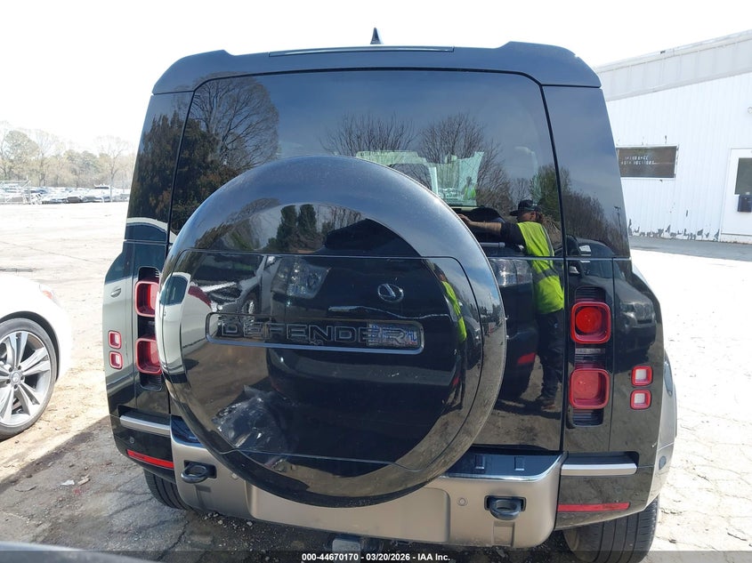 2025 Land Rover Defender 110 P400 X-Dynamic Se VIN: SALE27EUXS2412205 Lot: 44670170