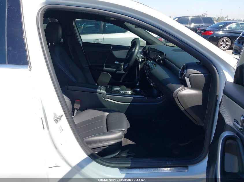 2020 Mercedes-Benz A 220