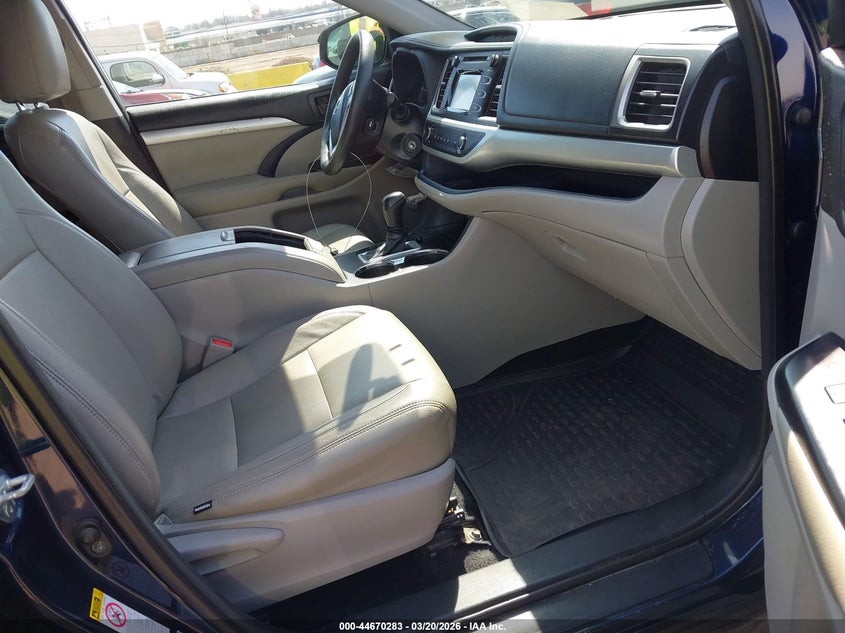 2016 Toyota Highlander Le V6